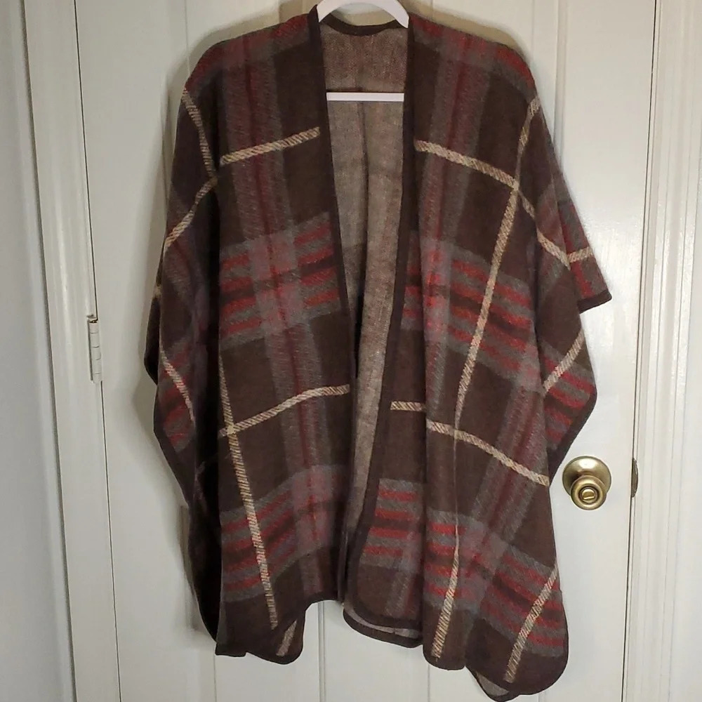 Plaid Poncho/Shawl Drape Open Front. Great colors Browns,Greys,Red and Cream